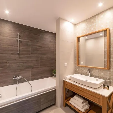 Chrysallis With Heated Pool Villa