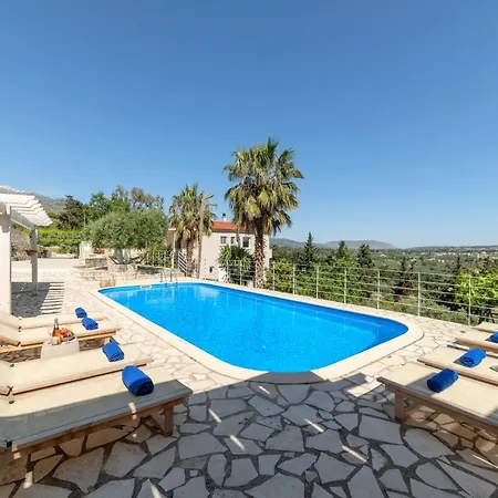 Villa Chrysallis With Heated Pool