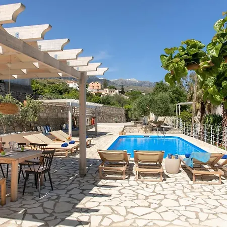 Chrysallis With Heated Pool *