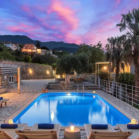 Chrysallis With Heated Pool Villa