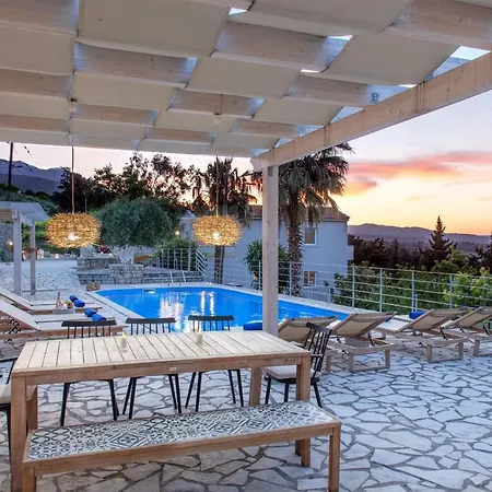 Chrysallis With Heated Pool