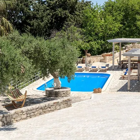 Villa Chrysallis With Heated Pool