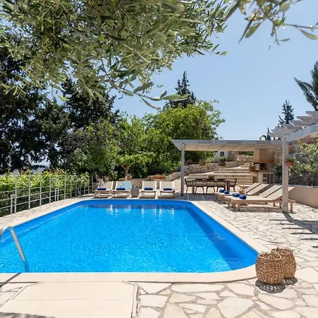 Chrysallis With Heated Pool *