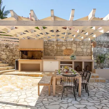 Chrysallis With Heated Pool Vila